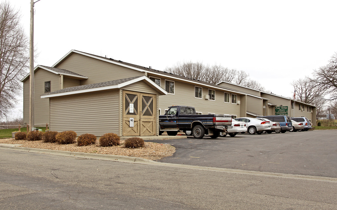 Oak Ridge Manor Apartments in Melrose, MN - Foto de edificio