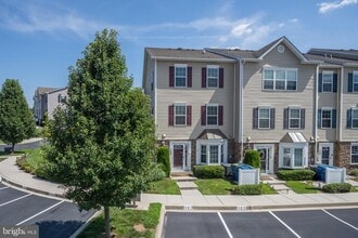 1821 Cassandra Dr in Eldersburg, MD - Building Photo - Building Photo