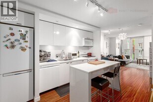 328 E 11th Ave in Vancouver, BC - Building Photo