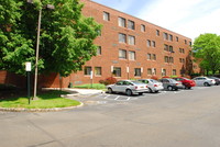 Baldwin Oaks Apartments in Parsippany, NJ - Building Photo - Building Photo