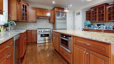 59 Crescent Rd in Westport, CT - Building Photo - Building Photo