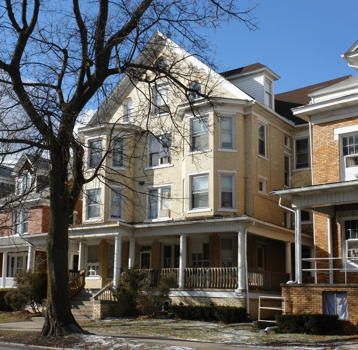 507 W College Ave in State College, PA - Foto de edificio