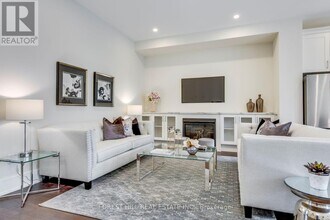 727 Ebony Ave in Mississauga, ON - Building Photo - Building Photo