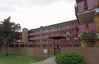 Canterbury Apartments in Denver, CO - Building Photo - Building Photo