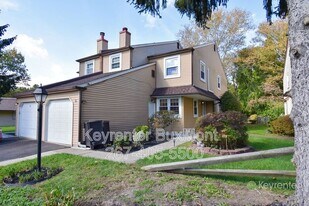 5 Sandy Ridge Dr in Doylestown, PA - Building Photo