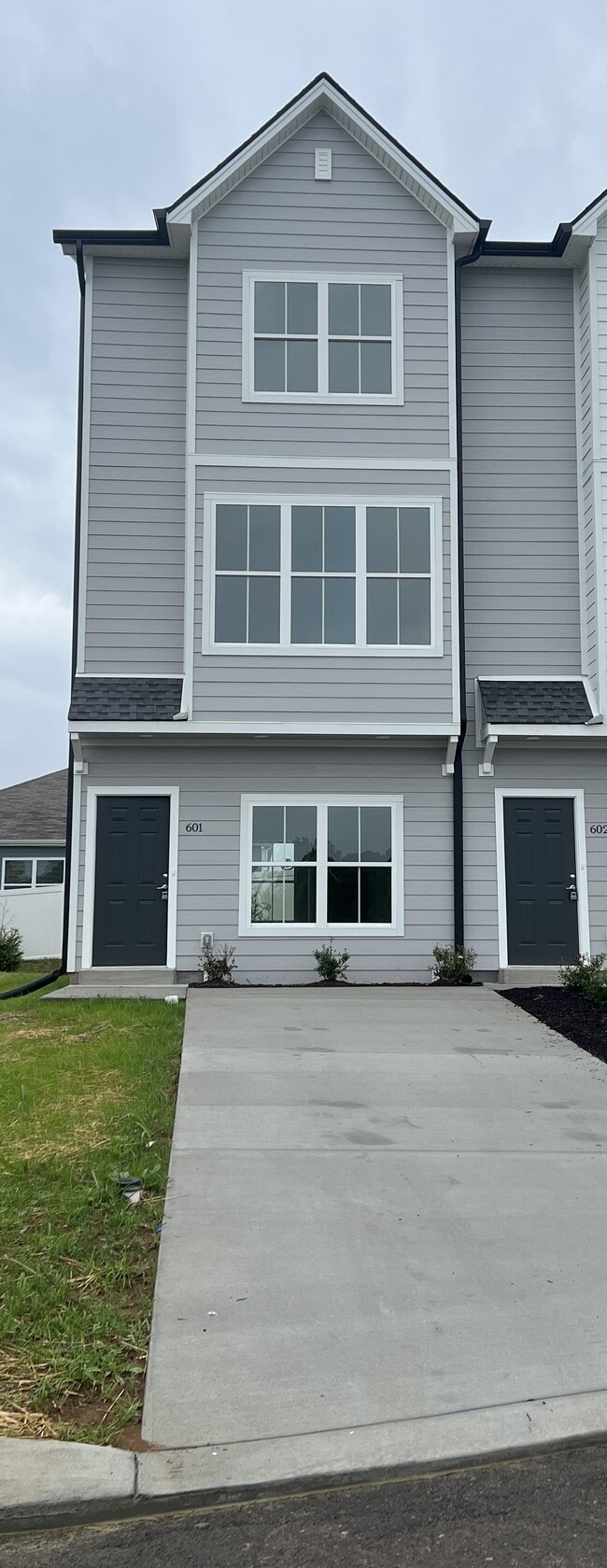 property at 601 Harper Lndg