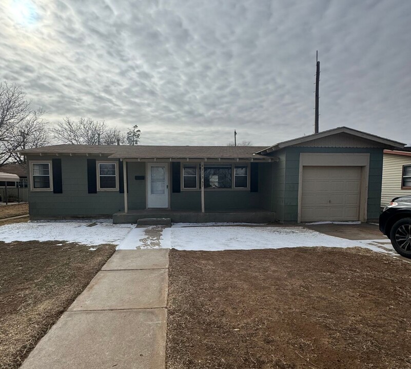 4713 37th St in Lubbock, TX - Building Photo