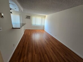 St. Andrews Place Apartments in Los Angeles, CA - Foto de edificio - Building Photo