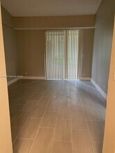 601 Lyons Rd in Coconut Creek, FL - Foto de edificio - Building Photo