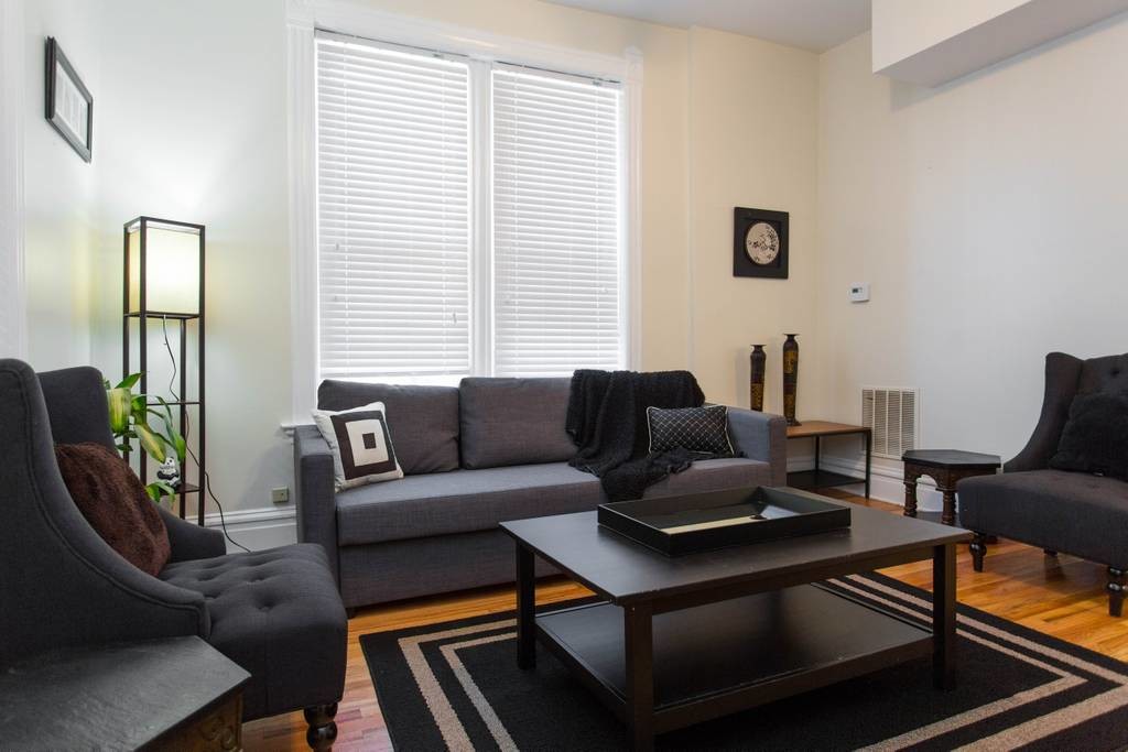 1456 N Maplewood Ave-Unit -1R in Chicago, IL - Building Photo