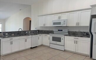 2465 SE Melaleuca Blvd in Port St. Lucie, FL - Building Photo