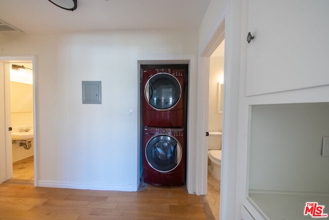 9205 Alcott St in Los Angeles, CA - Building Photo - Building Photo