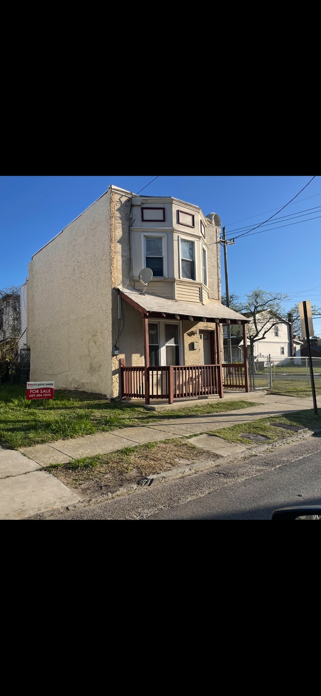 property at 2005 Grant Ave