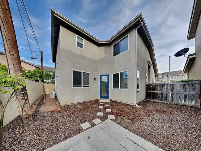 1050 E Agate Ct in Gardena, CA - Building Photo - Building Photo