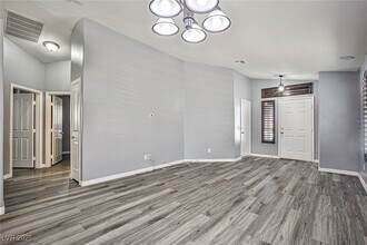 9351 W Snow Flower Ave in Las Vegas, NV - Building Photo - Building Photo