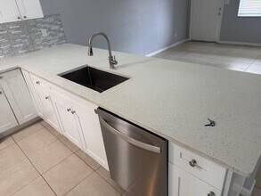 240 NW 41st Ct in Pompano Beach, FL - Building Photo - Building Photo