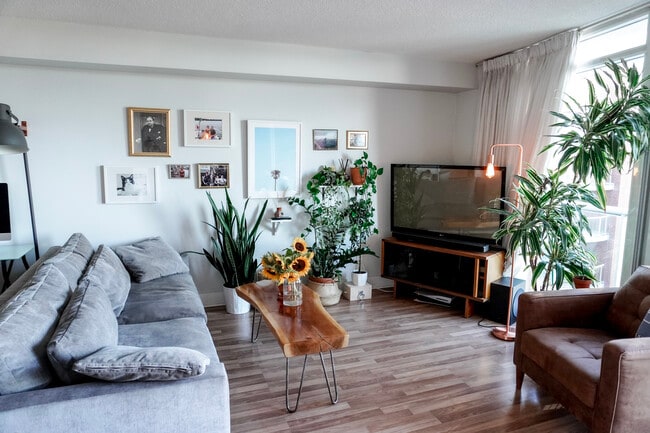 property at 550 Queens Quay W