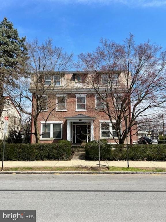 property at 537 S Walnut St