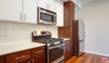 1000 Lake St in Los Angeles, CA - Building Photo - Building Photo