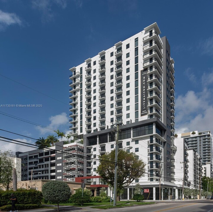 221 SW 12th St in Miami, FL - Building Photo