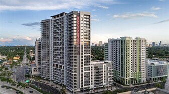 1770 S Young Cir in Hollywood, FL - Building Photo