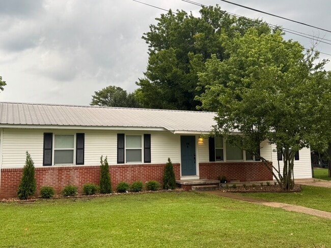 property at 1406 Lambard Dr