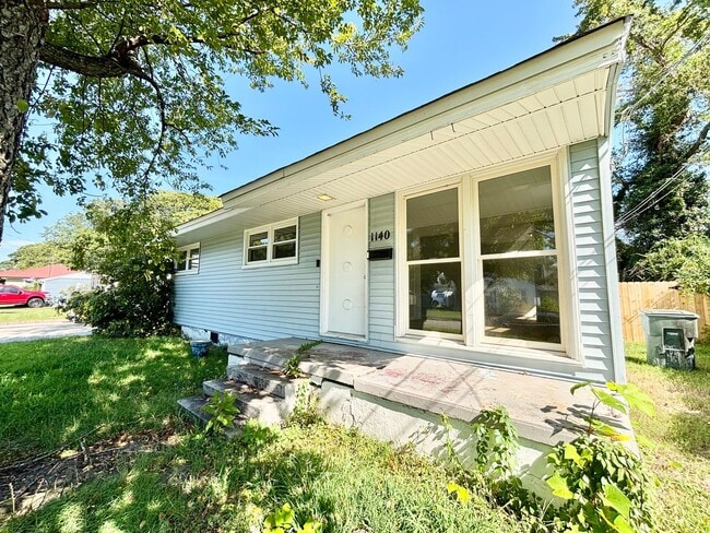 property at 1140 Hullview Ave