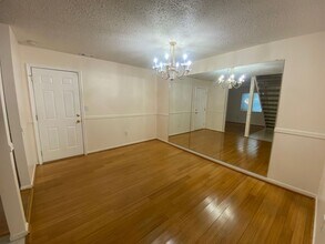 4058 Lake Ridge Cir in Virginia Beach, VA - Building Photo - Building Photo