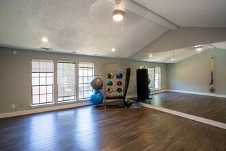 Verandahs at Cliffside in Arlington, TX - Building Photo - Building Photo