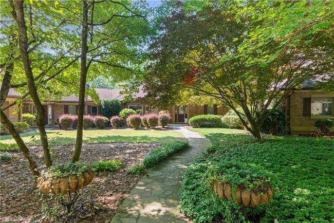 15905 Westbrook Rd in Alpharetta, GA - Building Photo - Building Photo