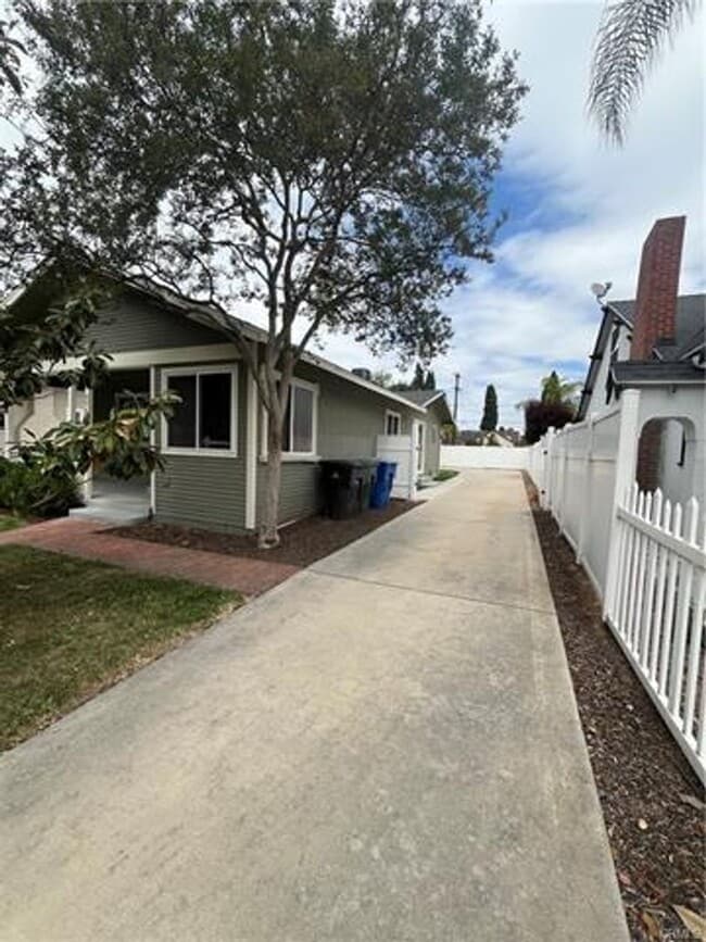 3751 Briscoe St in Riverside, CA - Foto de edificio - Building Photo