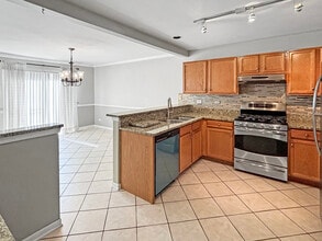 817 Blue Spruce Ct in Lindenhurst, IL - Building Photo - Building Photo