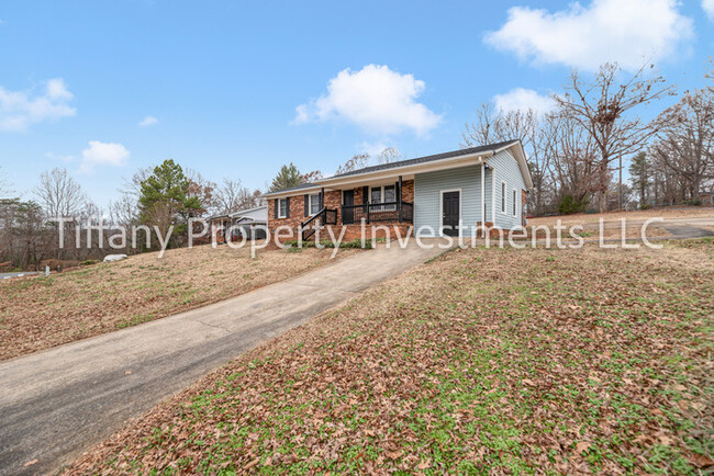 2100 Greenoak Dr in Shelby, NC - Building Photo - Building Photo