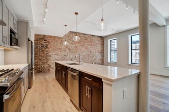 39 E Court St, Unit 4 in Cincinnati, OH - Foto de edificio - Building Photo