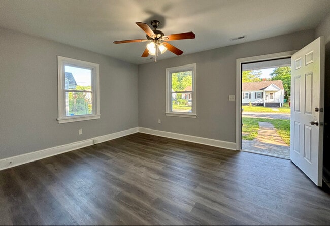 2311 Richmond Ave in Petersburg, VA - Building Photo - Building Photo