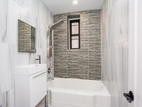 555 McLean Ave in Yonkers, NY - Building Photo - Building Photo
