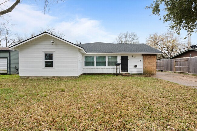 1219 Park Ln in Texas City, TX - Building Photo - Building Photo