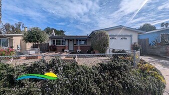 1608 Luxton St in Seaside, CA - Building Photo