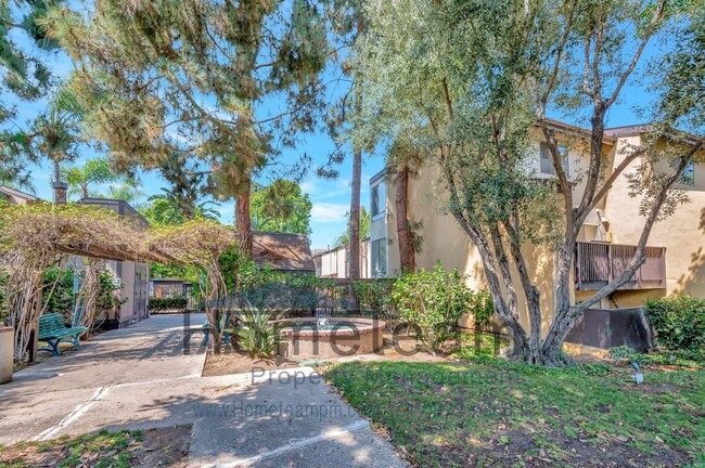 7954 Mission Center Ct in San Diego, CA - Foto de edificio - Building Photo