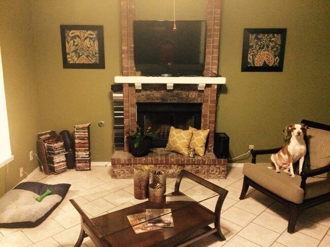 1568 Dick Mayers Dr in El Paso, TX - Foto de edificio - Building Photo