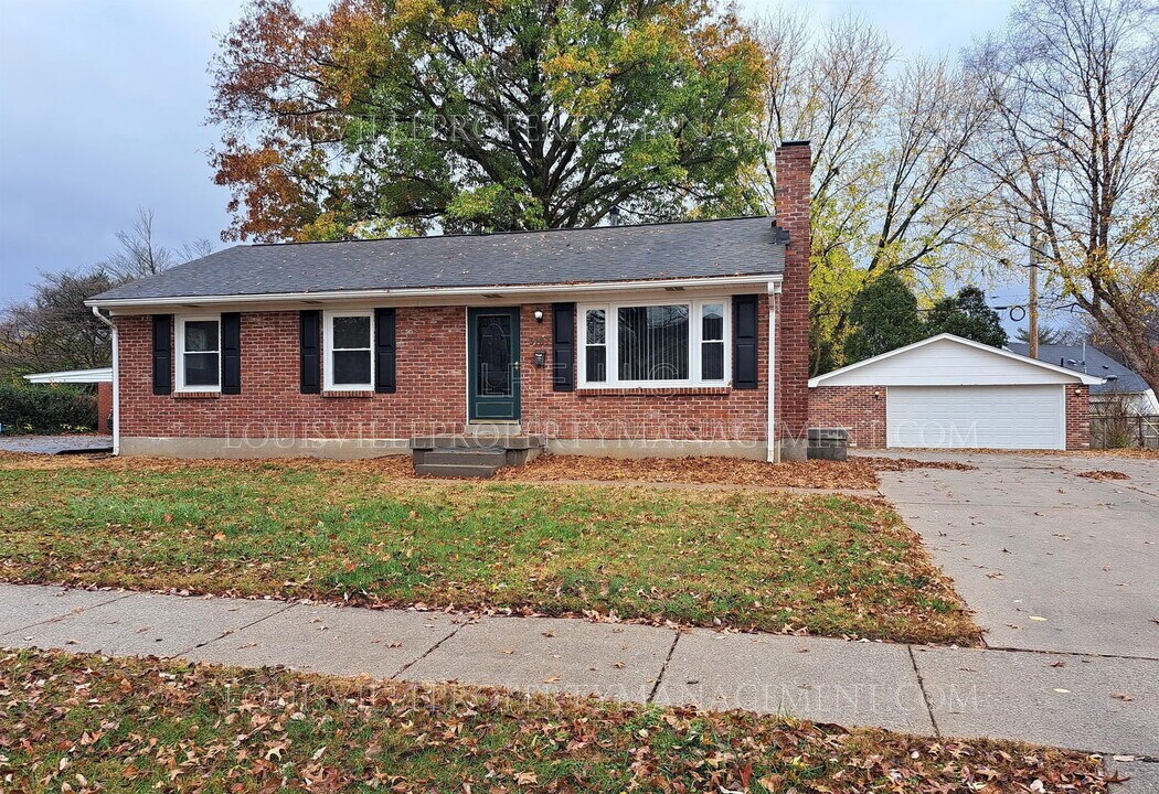 3107 Iris Way in Louisville, KY - Building Photo