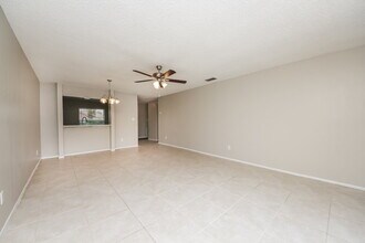 3210 Tomahawk Dr in Kissimmee, FL - Foto de edificio - Building Photo