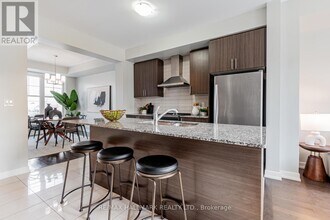 10610 Bathurst St in Richmond Hill, ON - Building Photo - Building Photo