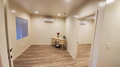 17307 Burbank Blvd in Los Angeles, CA - Building Photo - Building Photo