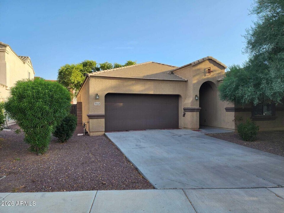 7643 W Charter Oak Rd in Peoria, AZ - Building Photo