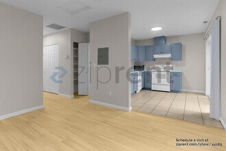 627 W Mercer Pl in Seattle, WA - Building Photo - Building Photo