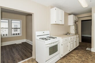 4042 Clinton Ave in Minneapolis, MN - Foto de edificio - Building Photo