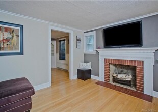 16 Harding St in Wethersfield, CT - Building Photo - Building Photo