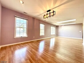 184 Milkweed Ct in Three Bridges, NJ - Building Photo - Building Photo