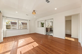 3205 Fairesta St, Unit A in Glendale, CA - Building Photo - Building Photo